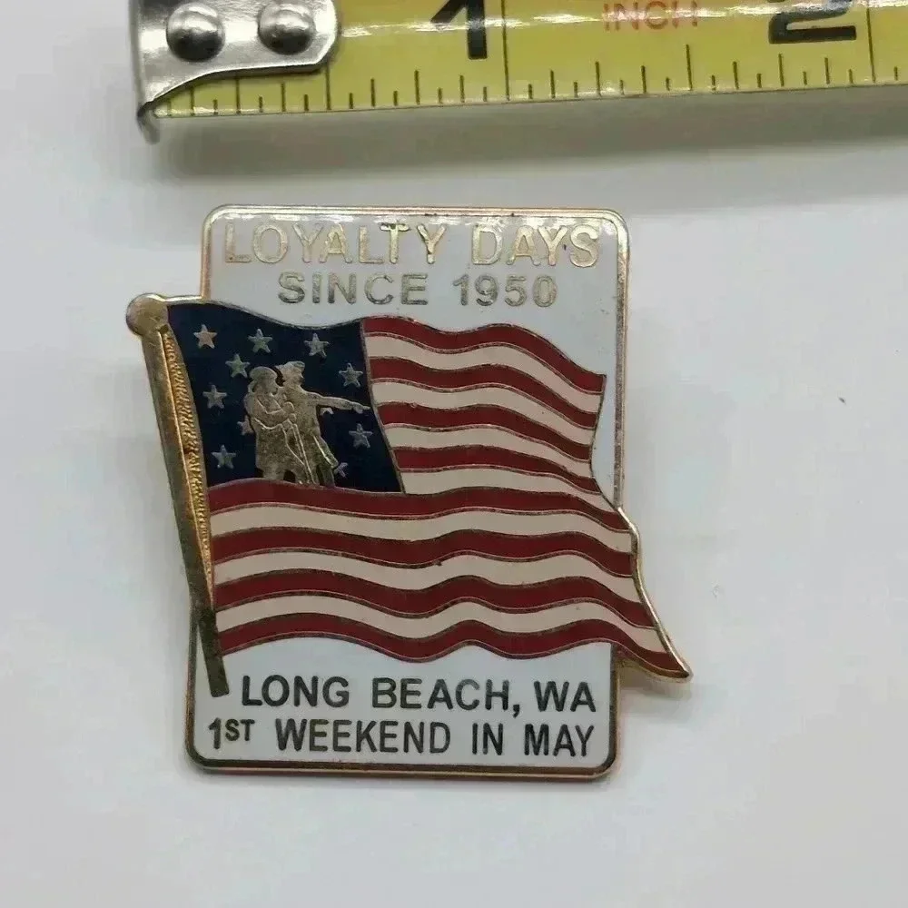 Long Beach Washington Loyalty Days pin (Sanders)